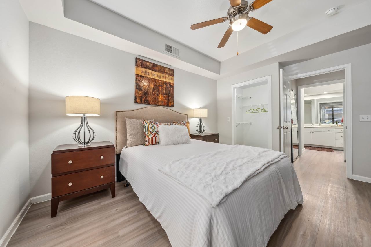Residences at FortyTwo25 Apartments Image 3
